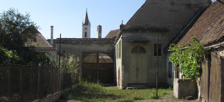 StiftungssitzInnenhof2.JPG